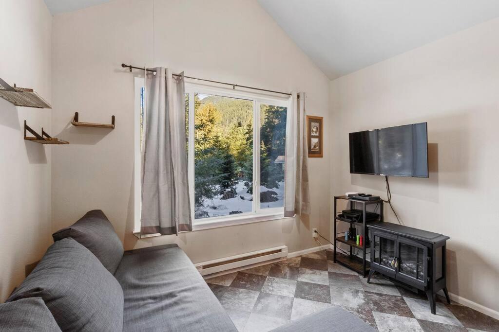 Cozy Tiny Home Steps Away From Mt. Rainier แอชฟอร์ด ภายนอก รูปภาพ