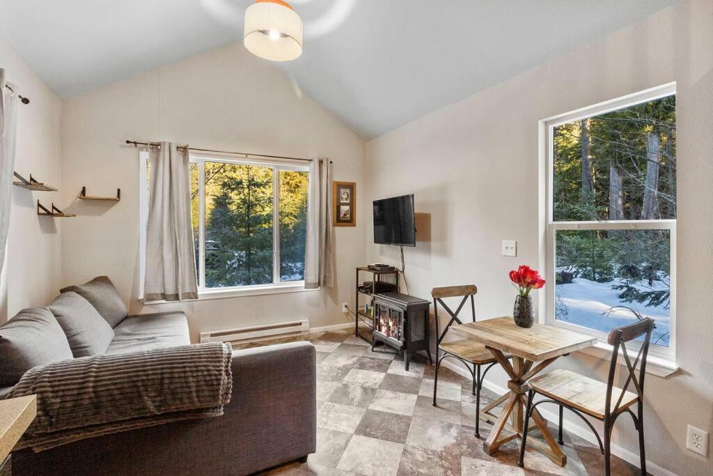 Cozy Tiny Home Steps Away From Mt. Rainier แอชฟอร์ด ภายนอก รูปภาพ