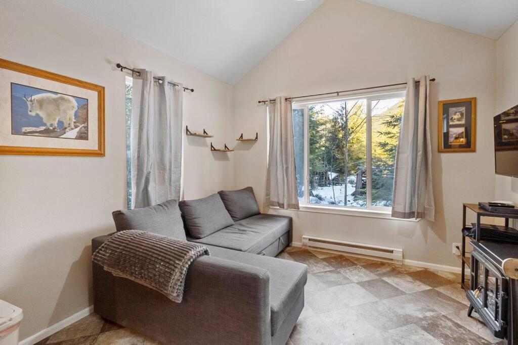 Cozy Tiny Home Steps Away From Mt. Rainier แอชฟอร์ด ภายนอก รูปภาพ